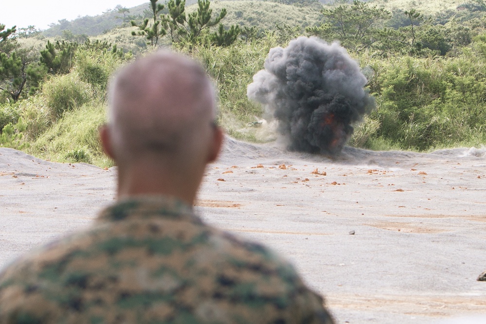 Okinawa Prefectural Police and Marines Participate in Post-Blast Analysis Training