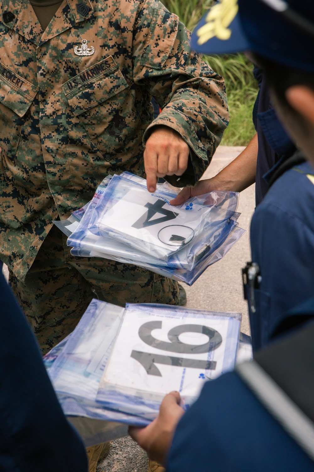 Okinawa Prefectural Police and Marines Participate in Post-Blast Analysis Training