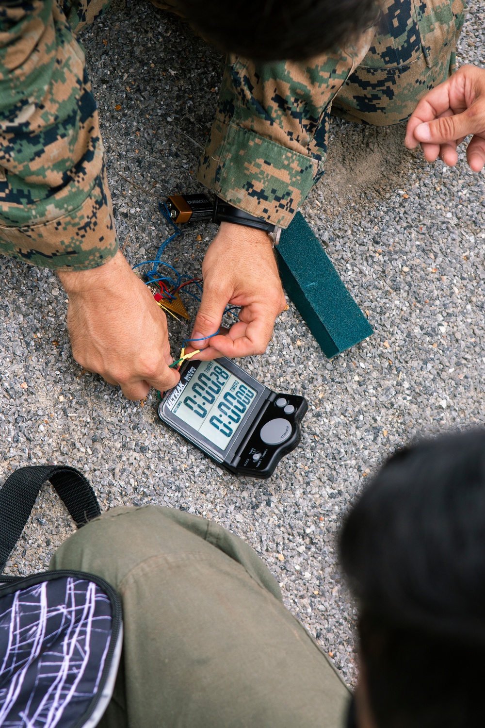 Okinawa Prefectural Police and Marines Participate in Post-Blast Analysis Training