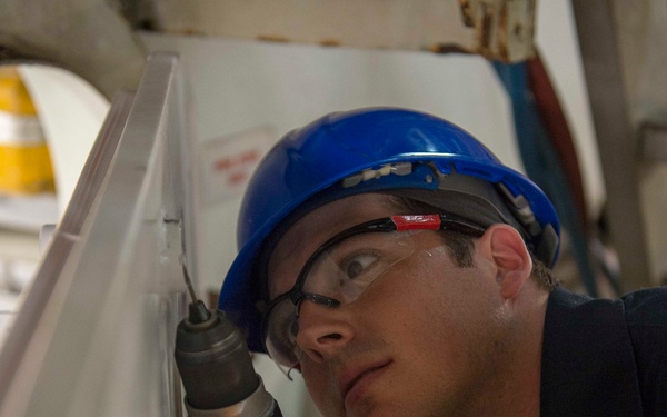GHWB Sailor Adjusts Dogging Alignment