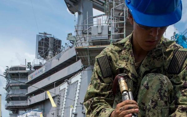 GHWB Sailor Performs Corrosion Control