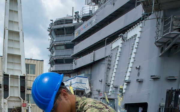 GHWB Sailor Performs Corrosion Control