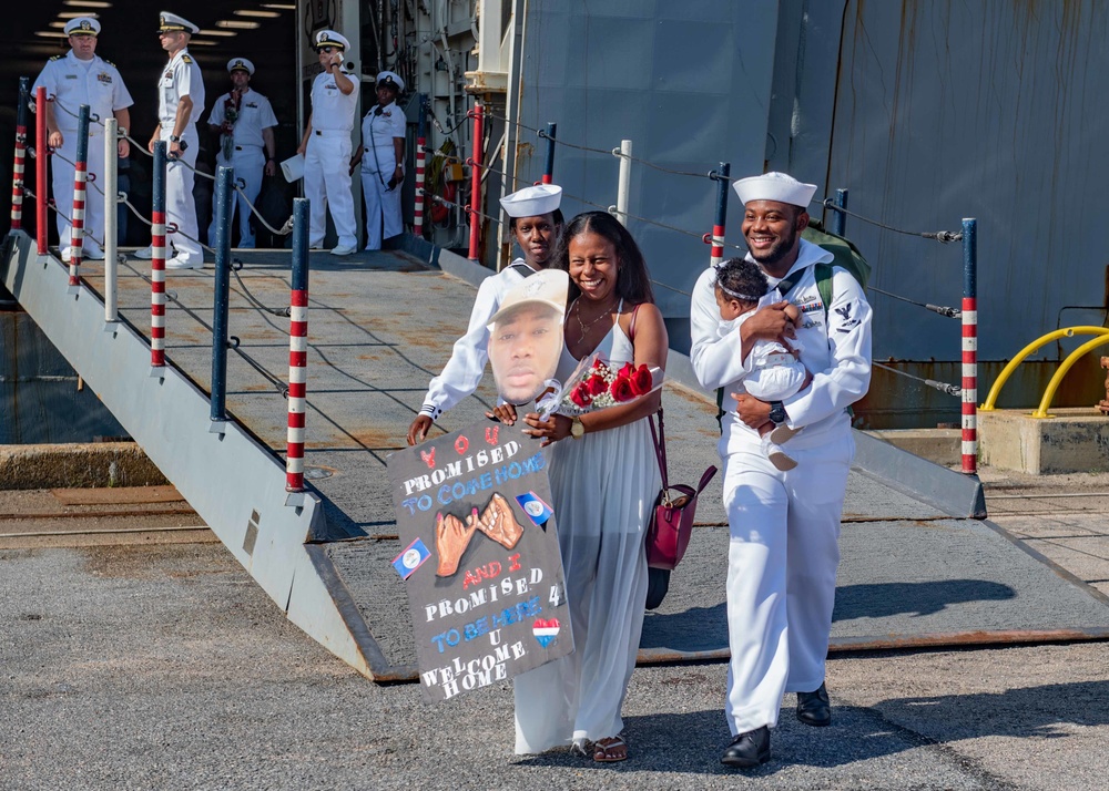 USS Arlington (LPD 24) Returns to Homeport