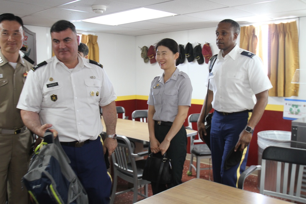 8th TSC and ROK Army tour the LSV2