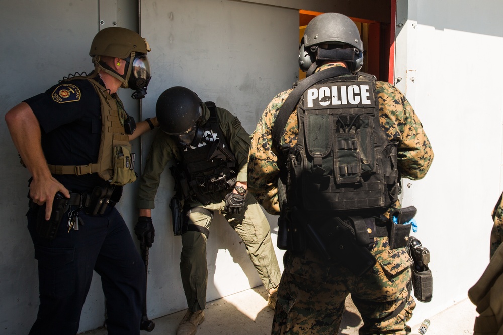 Special Reaction Team Marines train with special effects rounds