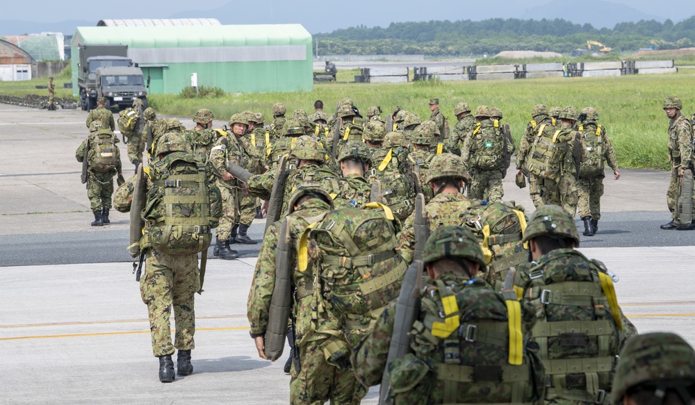 USAF, JGSDF conduct jump training, strengthen Yokota interoperability