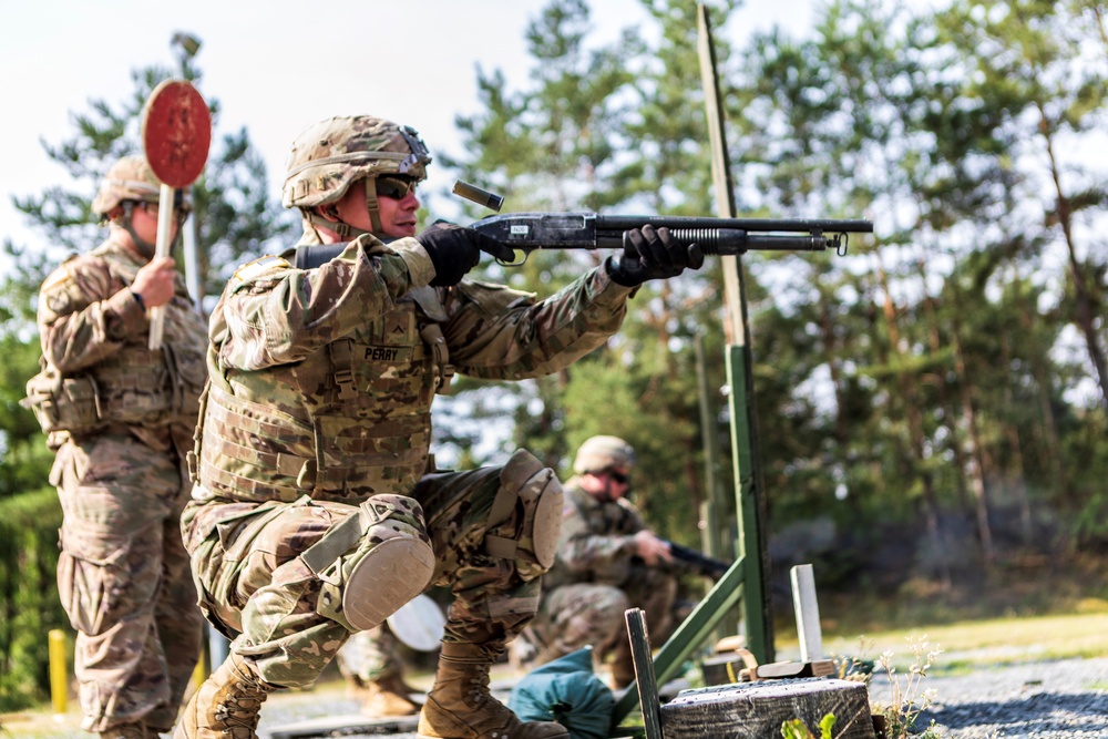 2CR Soldiers qualify on the M500 shotgun