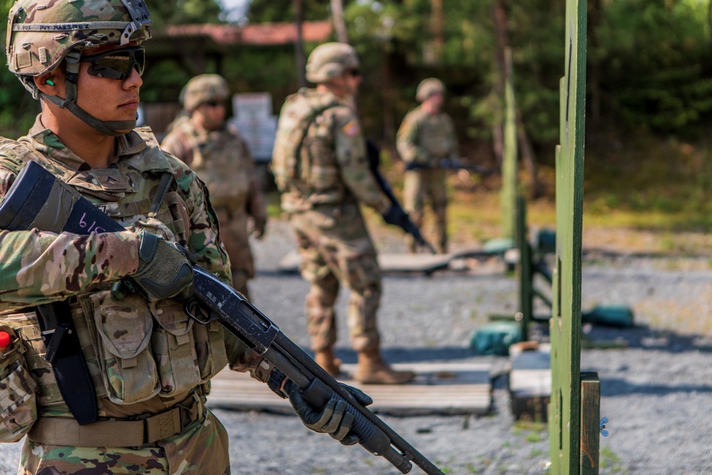 2CR Soldiers qualify on the M500 shotgun