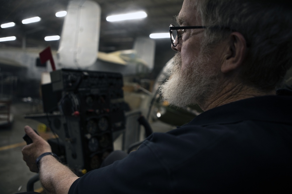 The artist of war: Combat Artist John Deckert visits MCAS Miramar
