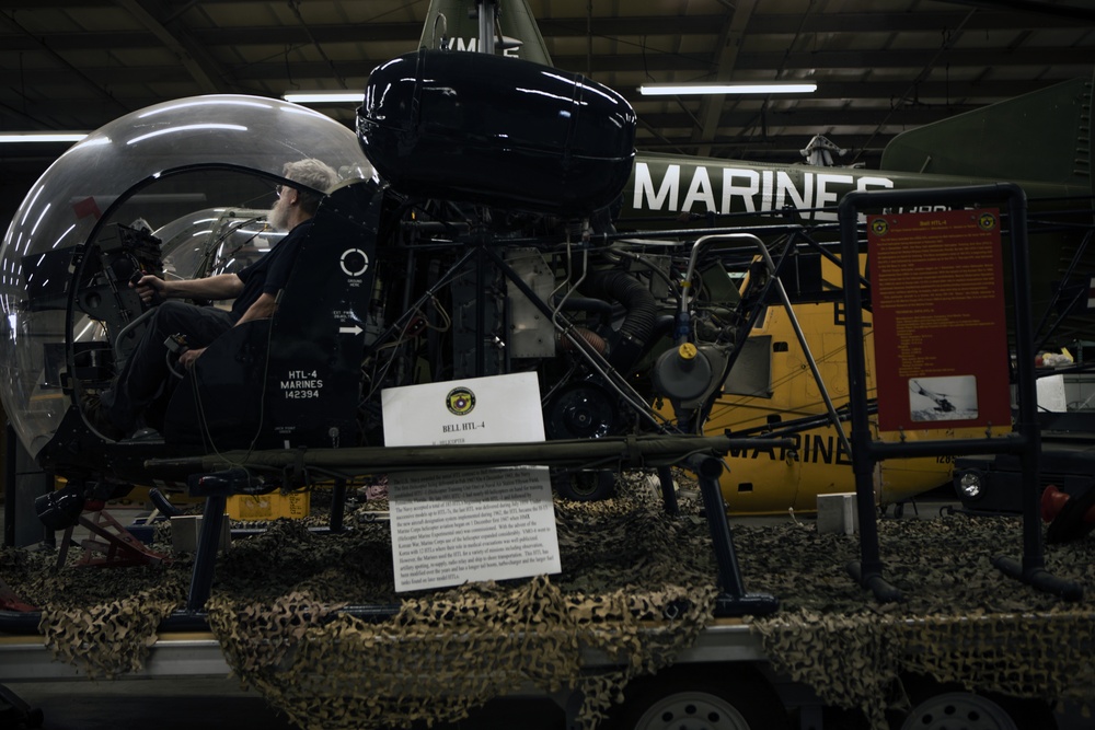 The artist of war: Combat Artist John Deckert visits MCAS Miramar