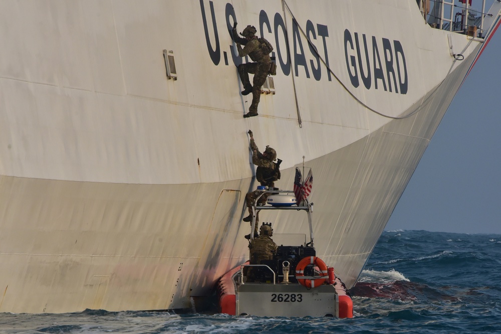 Maritime Security and Response Team West trains aboard CGC Bertholf during Western Pacific patrol