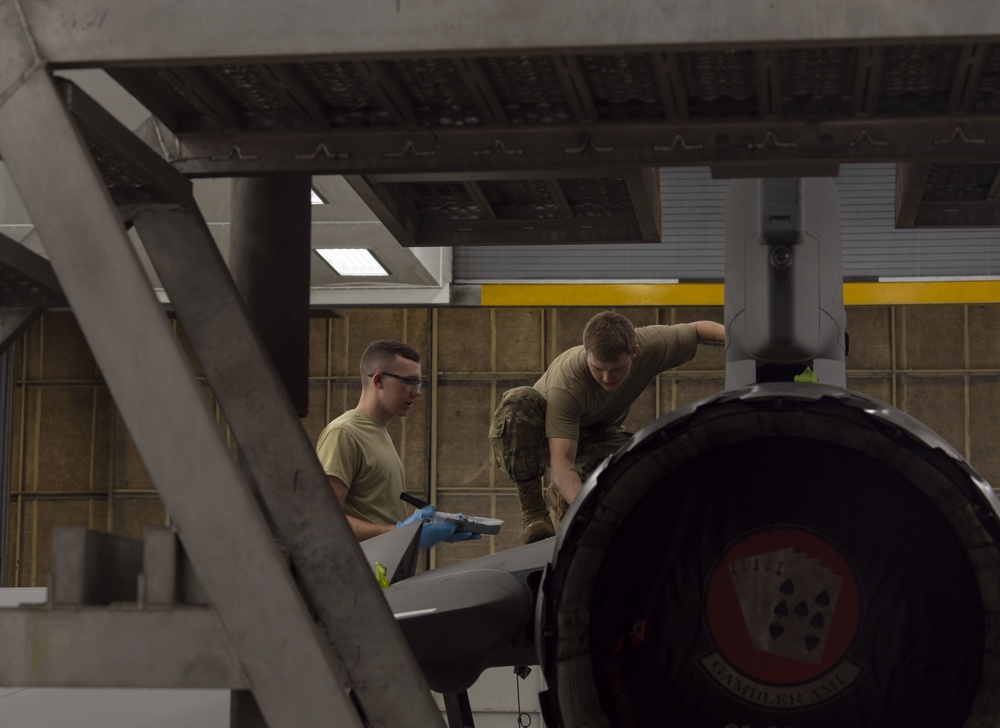 Airmen give F-16s new paint job