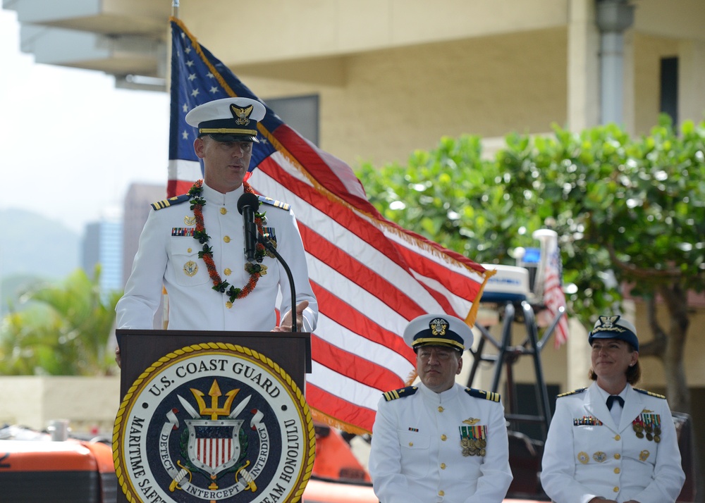 Coast Guard Marine Safety and Security Team Honolulu holds change of command