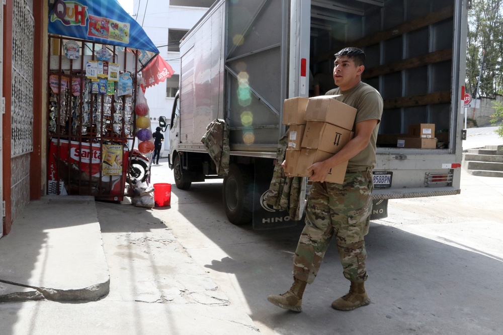 Beyond the Horizon 2019 donates medical supplies to Guatemalan health officials