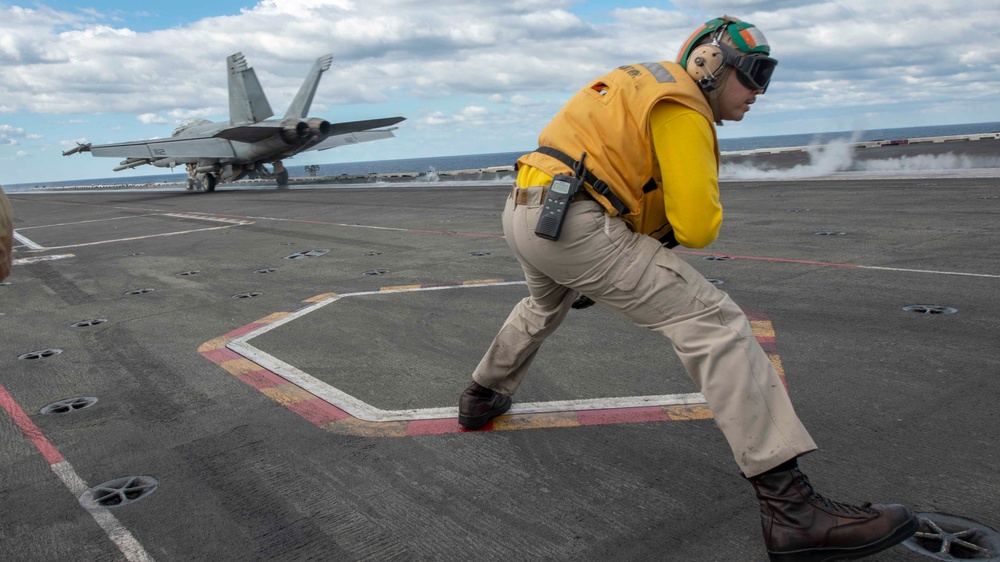 USS Ronald Reagan Hosts Distinguished Visitors