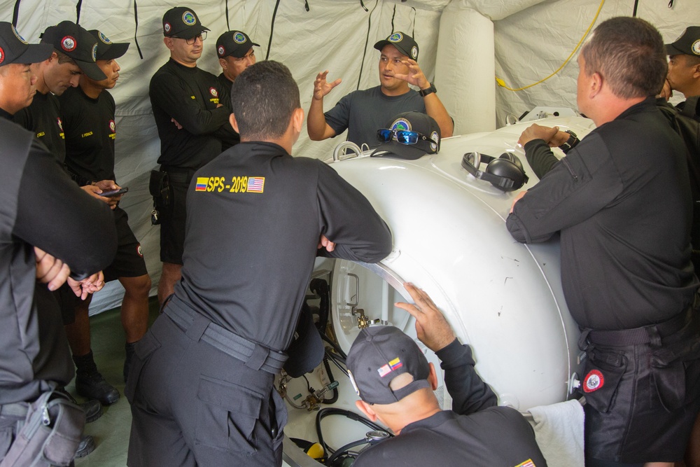U.S. Navy Promotes Dive Capabilities in Colombia
