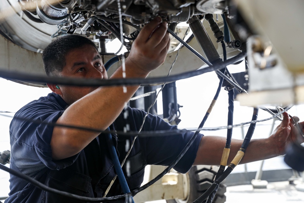Daily operations aboard Nimitz-class aircraft carrier USS Abraham Lincoln (CVN 72).