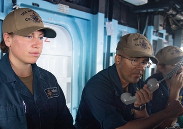 USS Antietam (CG 54) conducts a replenishment-at-sea with USNS Walter S. Diehl