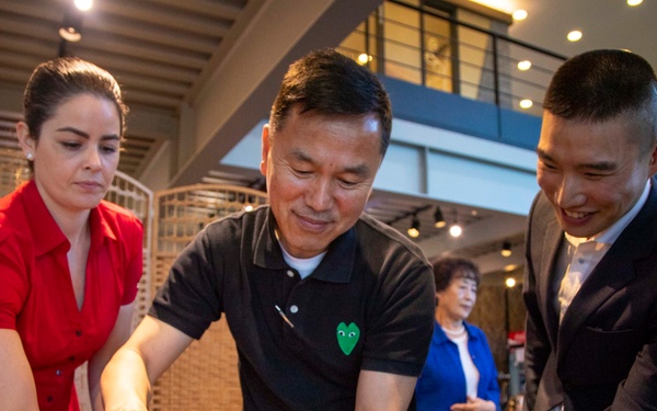 MCICOM Commander shares evening with key personnel from Republic of Korea