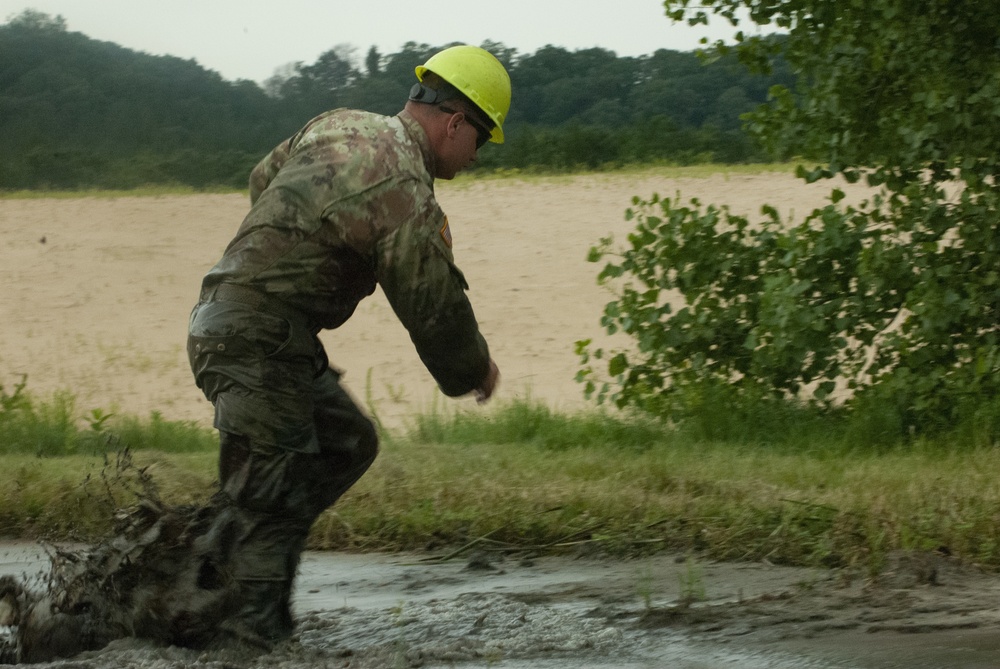 Soldiers dig deep for wheeled vehicle mechanic training