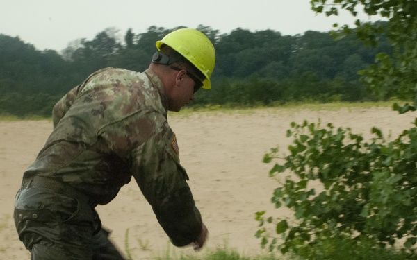Soldiers dig deep for wheeled vehicle mechanic training