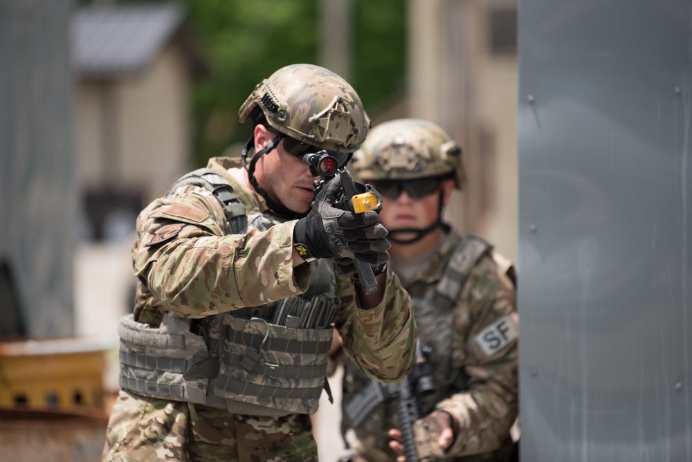 Kentucky Air Guard Security Forces conduct field training exercise