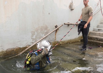 Soldiers Dive Deep for Training