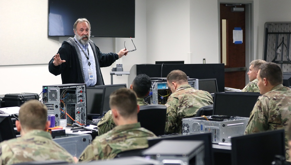 USAJFKSWCS Soldiers Learn Computer Fundamentals