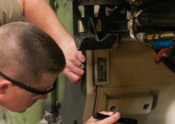 Army Reserve instructor combines passion, knowledge into maintenance training