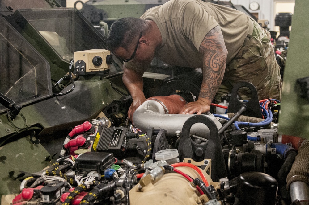 Army Reserve instructor combines passion, knowledge into maintenance training