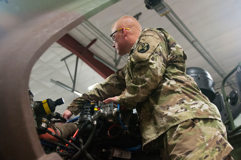 Army Reserve instructor combines passion, knowledge into maintenance training