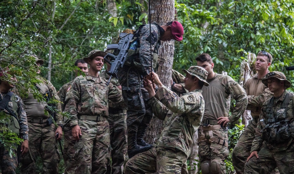 US soldiers trek through jungles with Guatemalan special forces