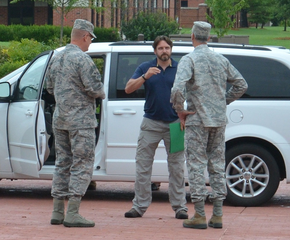 Senator Tammy Duckworth Military Legislative Assistant Visits 126th ARW