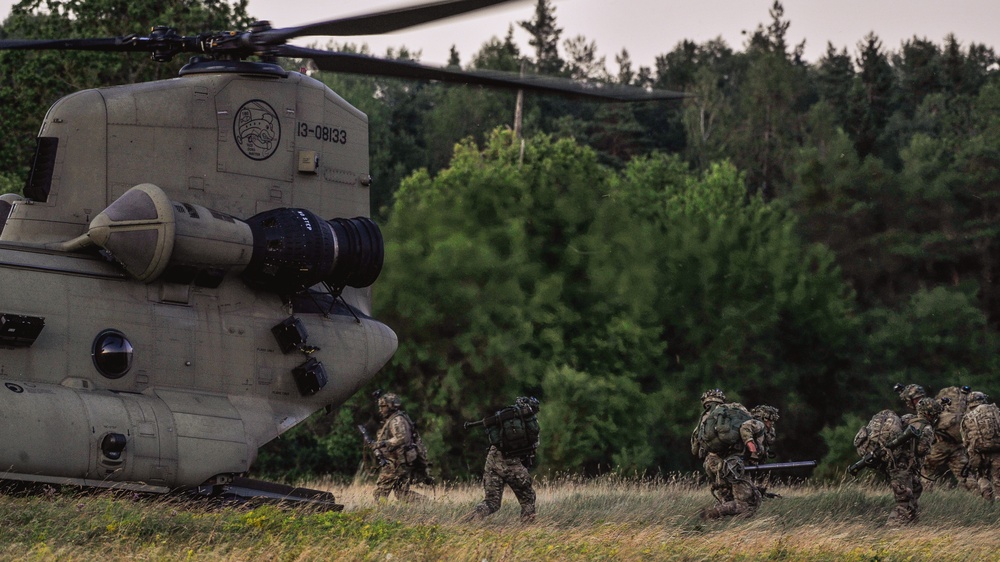 Sky Soldiers Exit Chinook