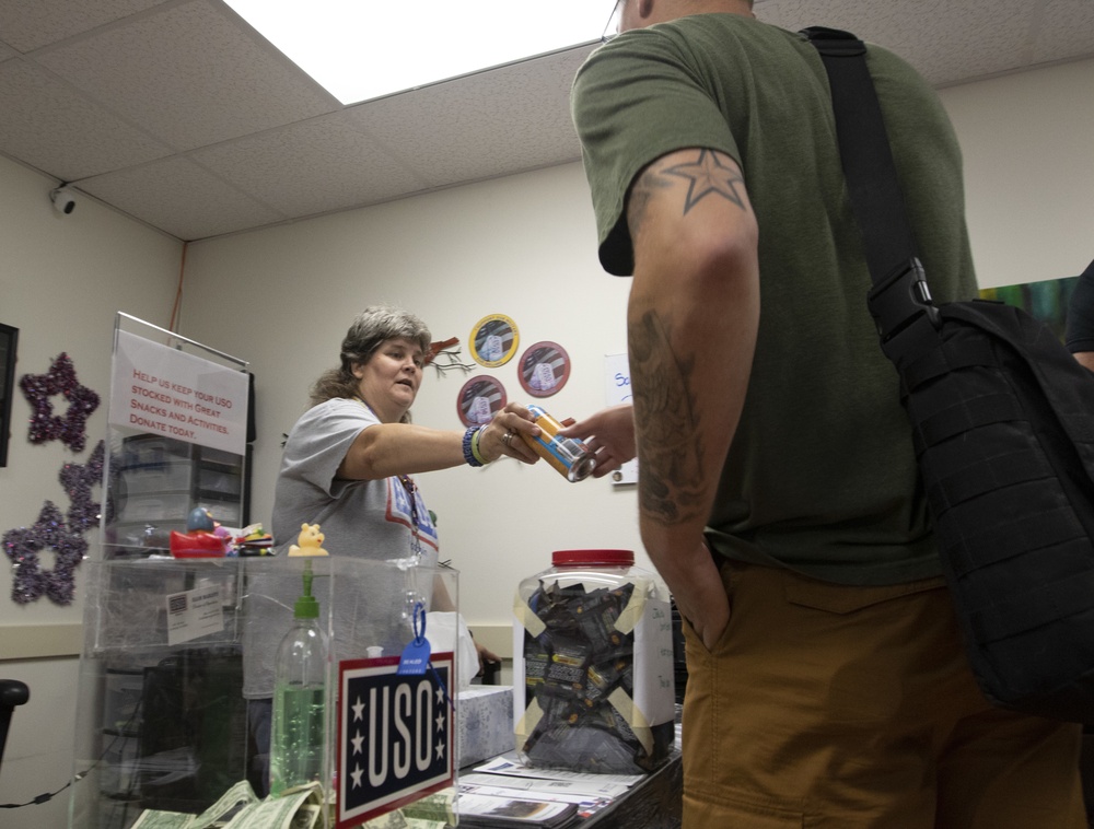 A Navy Veteran connects with Soldiers at USO