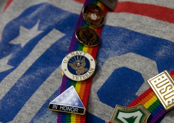 Navy Veteran connects with Soldiers at USO