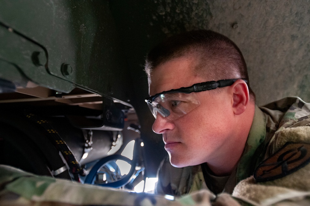 Soldiers conduct familiarization training on JLTV