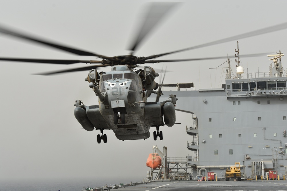 DVIDS - Images - USS Lewis B. Puller (ESB 3) Flight Operations [Image 2 ...