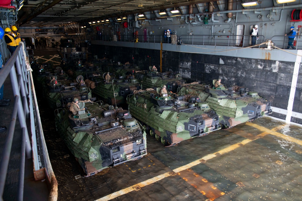 DVIDS - Images - USS Green Bay (LPD 20) Mech Raid [Image 11 of 18]