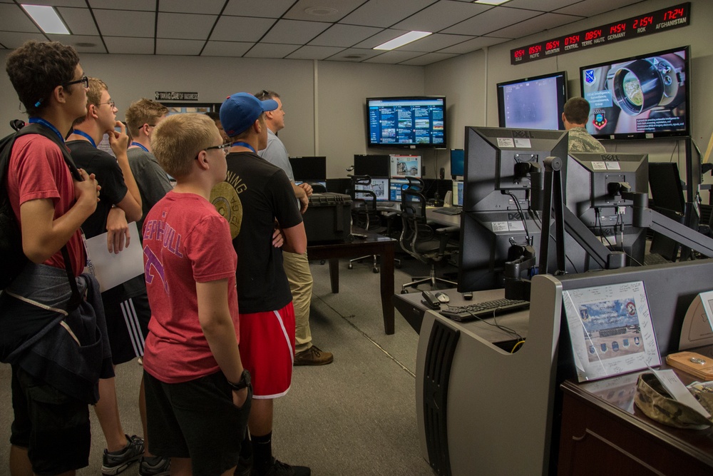 ISU honor students tour base