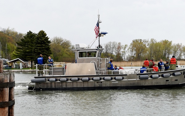 Reserve Sailors Respond to Distressed Vessel on Lake Michigan