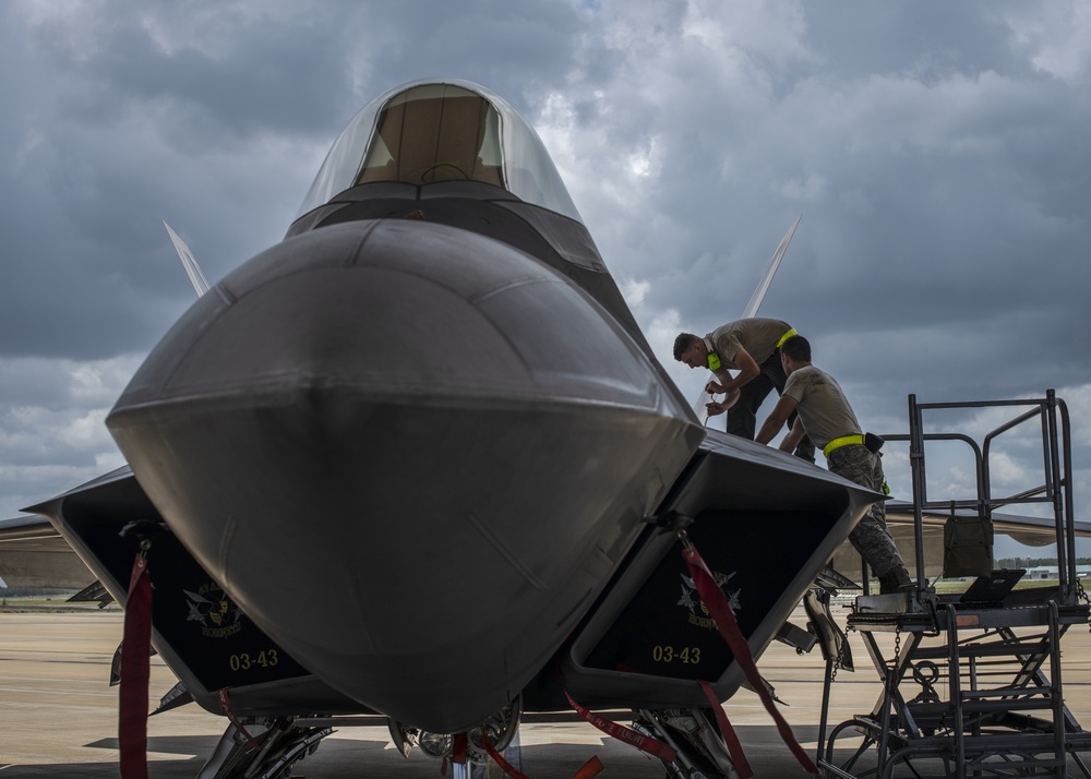 F-22 325th MXS