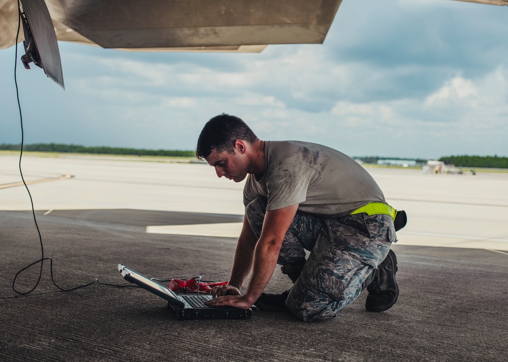 F-22 325th MXS