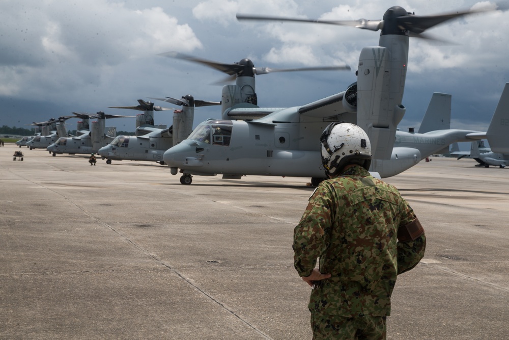 JGSDF trains with VMMT-204