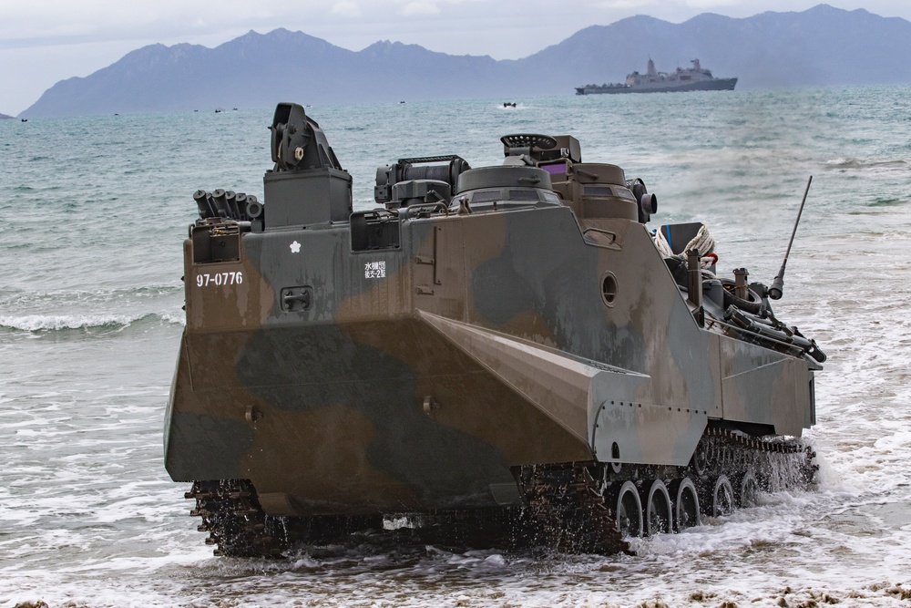 Talisman Saber's training platform brings beach landing training to Bowen, Australia