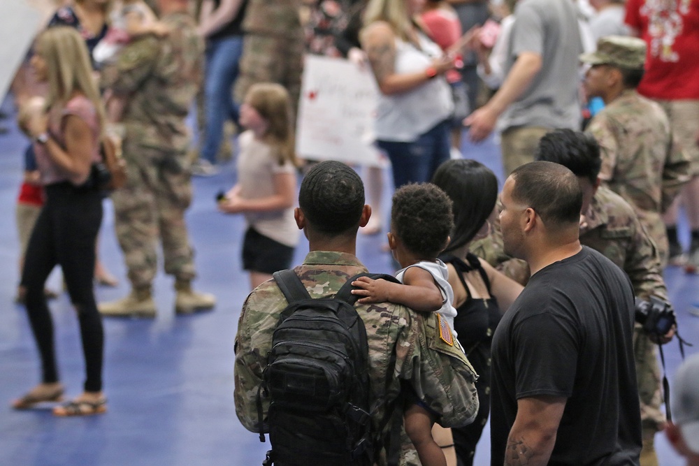 Hundreds of Commando Soldiers return from Afghanistan