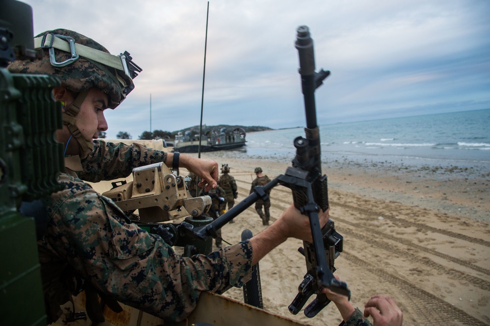 U.S. Marines complete combined amphibious assault, reconnaissance raid in Bowen, Australia