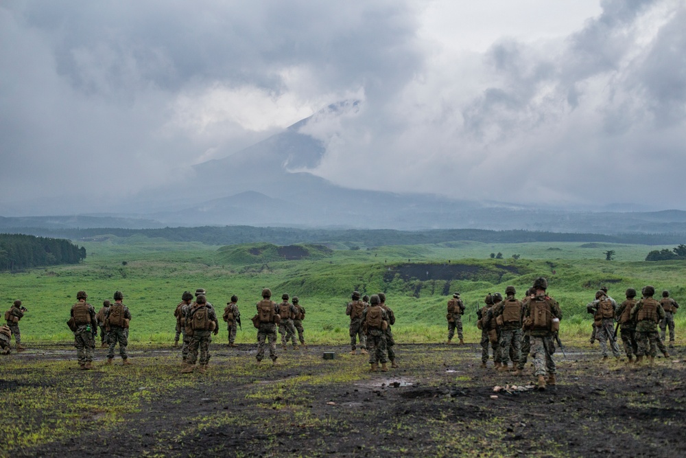 Sentinels at the range; MWSS-171 conducts a live-fire range