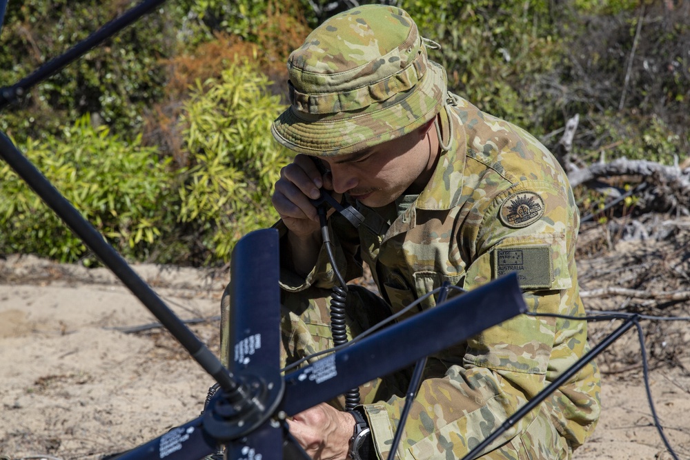 Talisman Sabre 19 D-Day +1; forward command and control follows amphibious assault