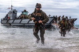 Amphibious Roots – U.S. Marines conduct partnered amphibious assault during Talisman Sabre 19